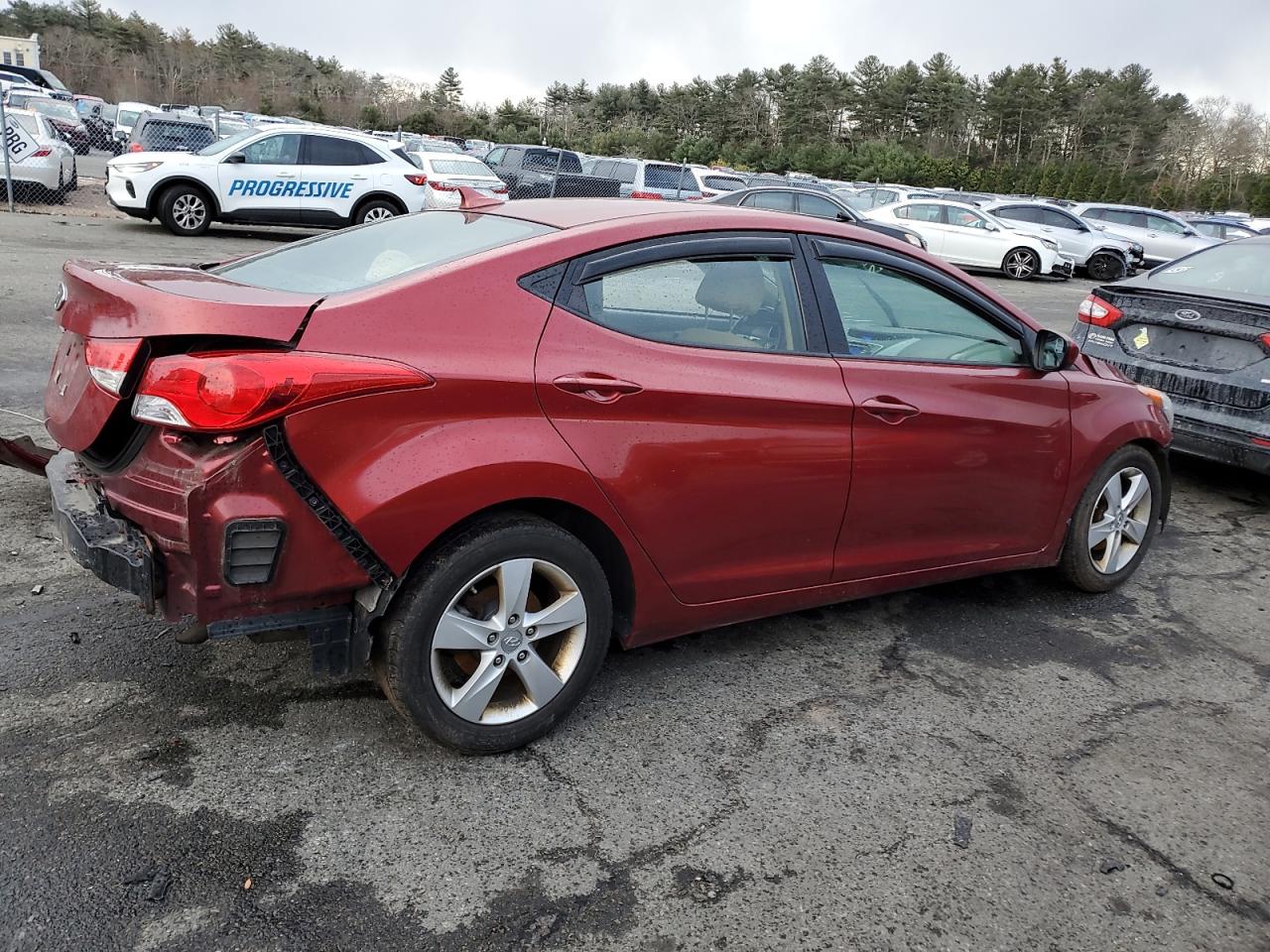 2013 Hyundai Elantra - Image 3