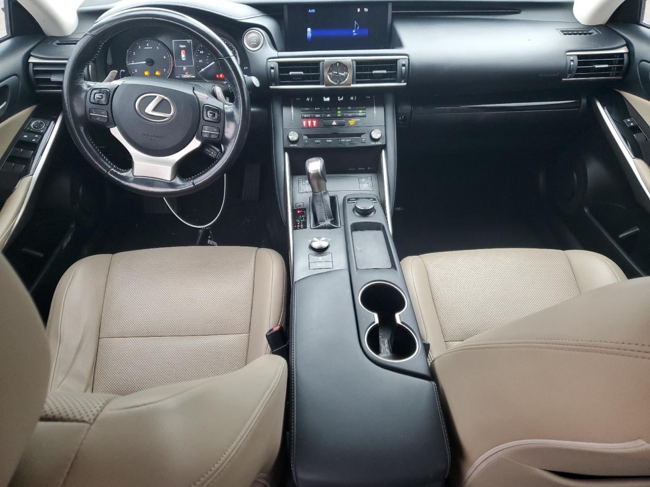 2017 Lexus IS - Image 8