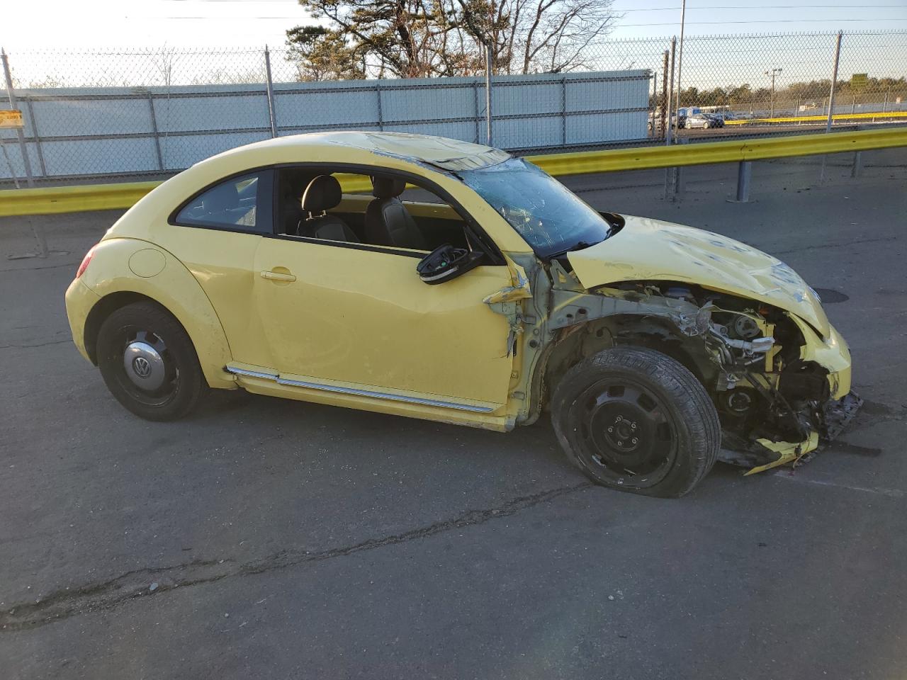 2013 Volkswagen Beetle - Image 4