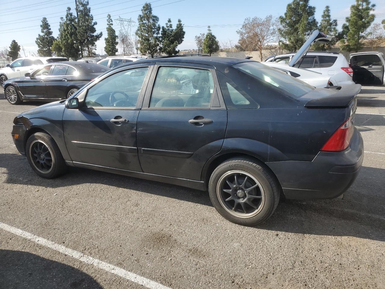 2007 Ford Focus - Image 2
