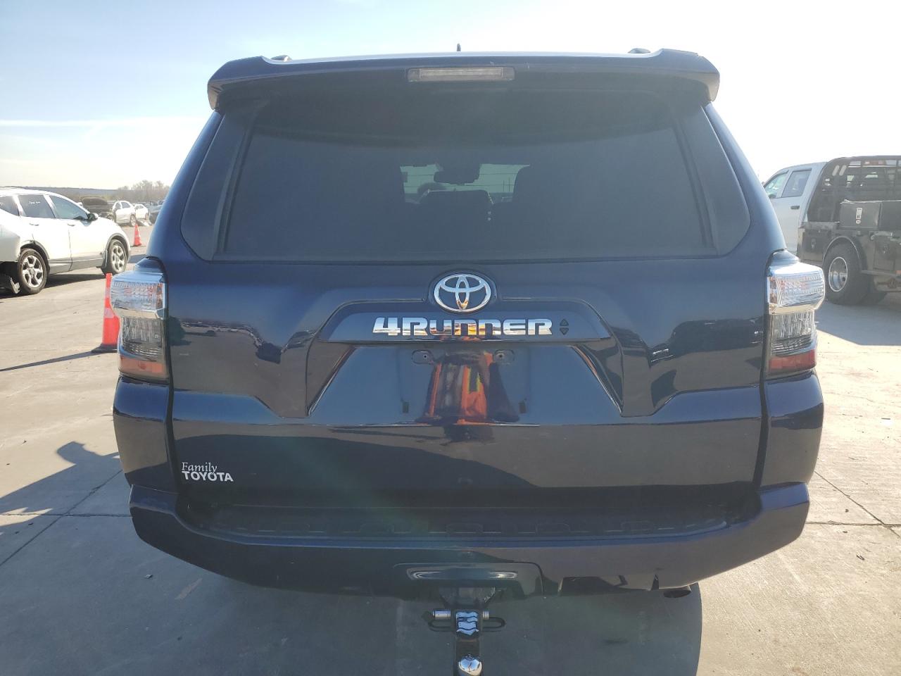 2020 Toyota 4Runner - Image 6