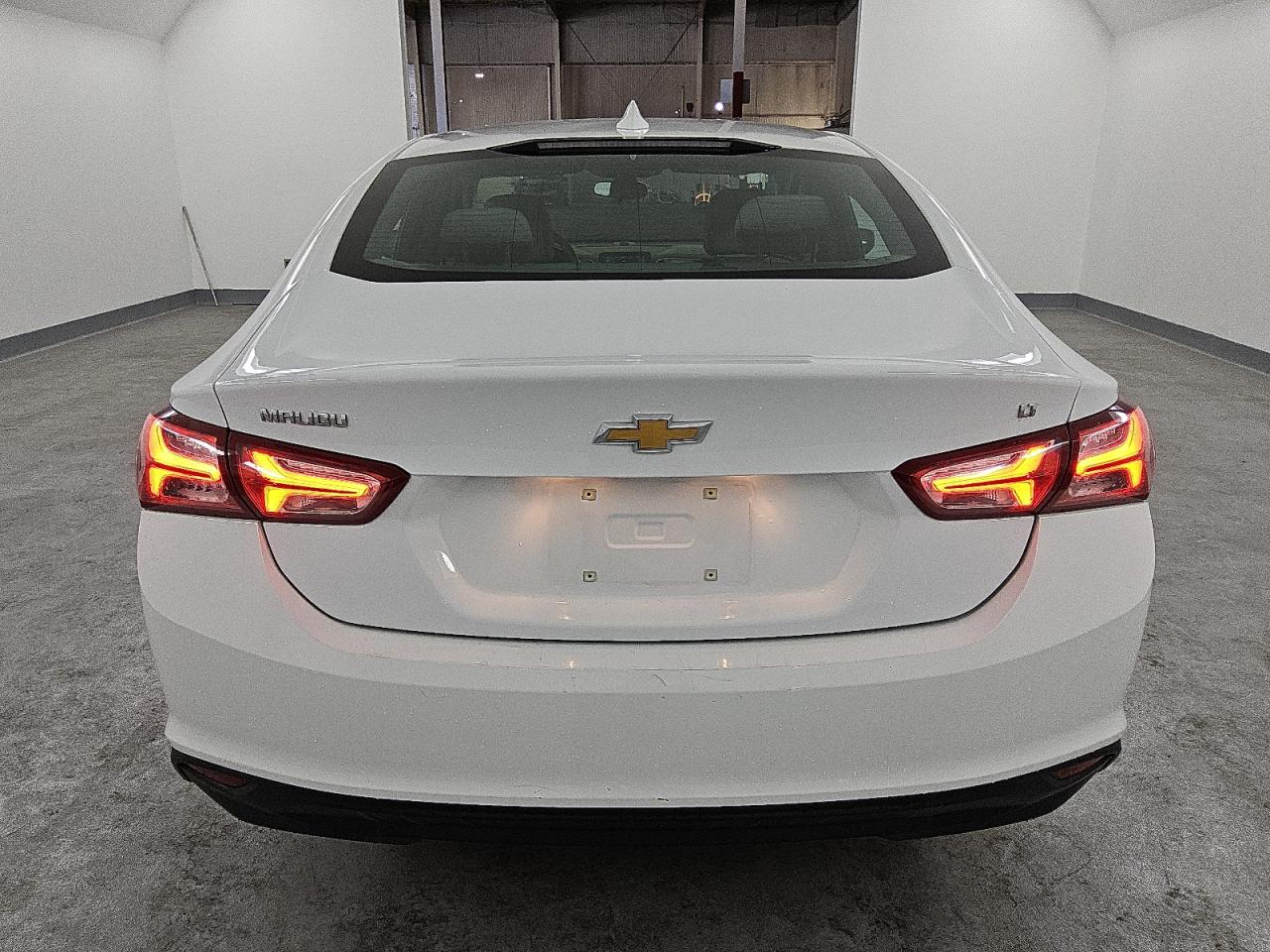 2022 Chevrolet Malibu - Image 6