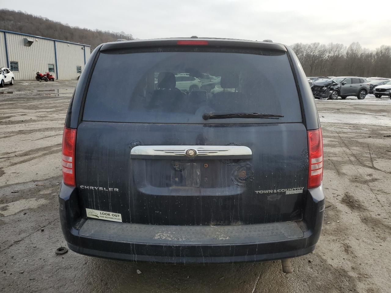 2010 Chrysler Town & Country - Image 6