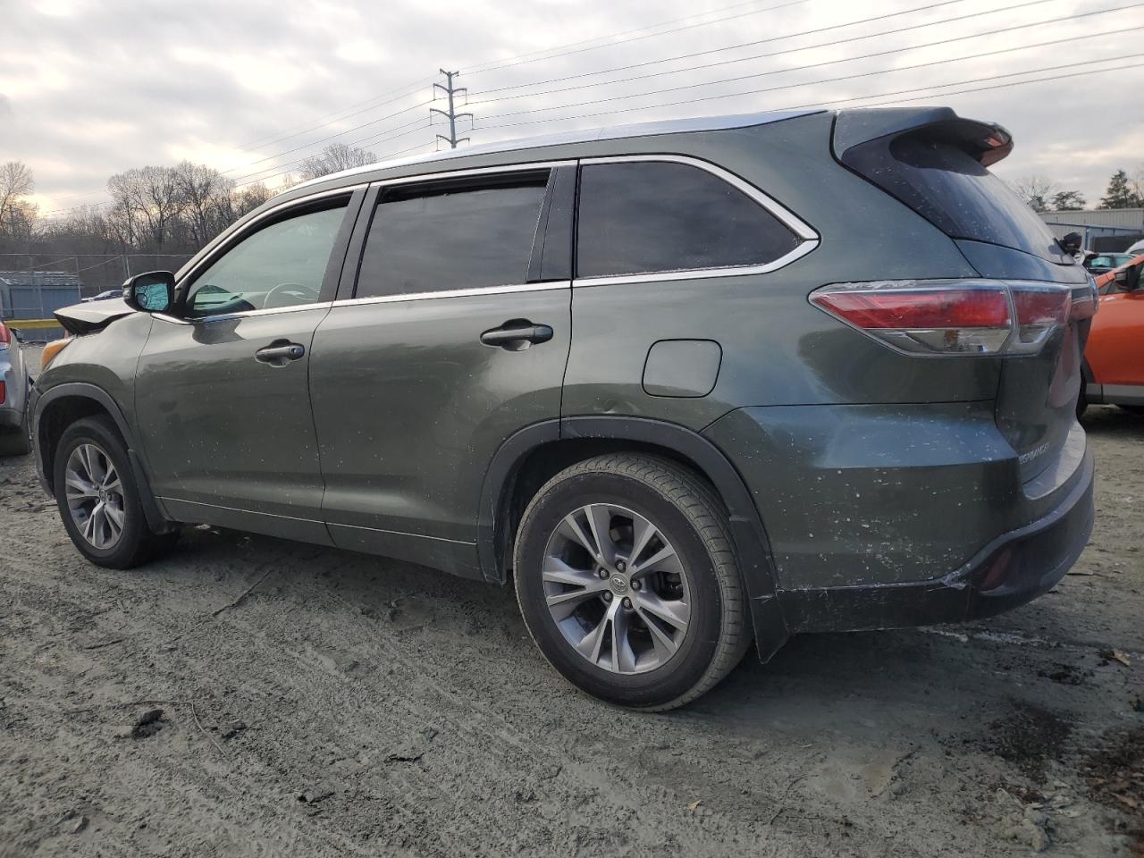 2015 Toyota Highlander - Image 2