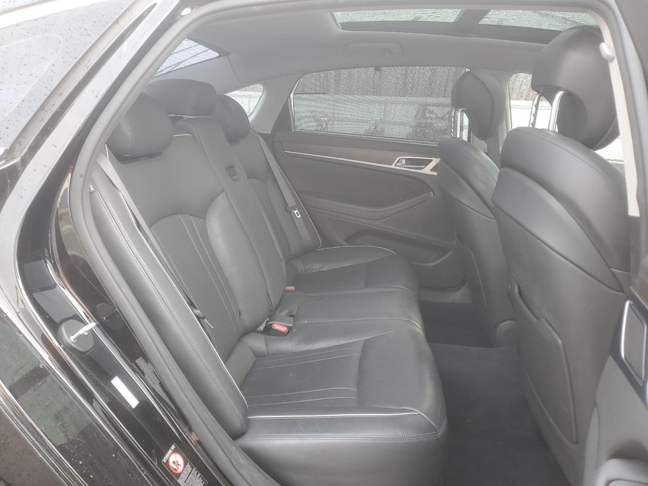 2015 Hyundai Genesis - Image 10