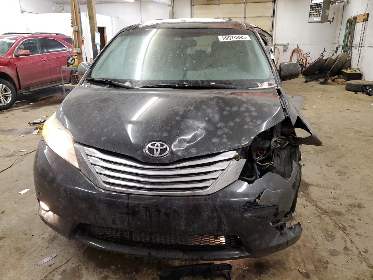 2011 Toyota Sienna - Image 5