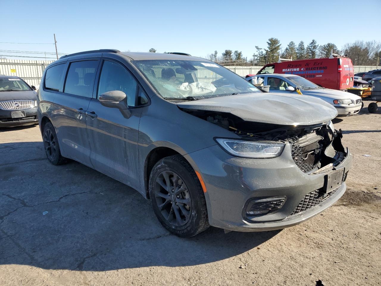 2021 Chrysler Pacifica - Image 3