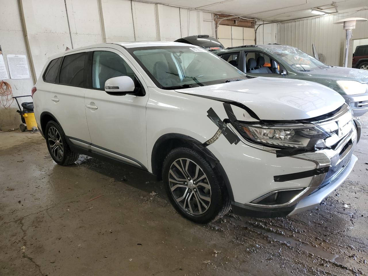 2018 Mitsubishi Outlander - Image 4