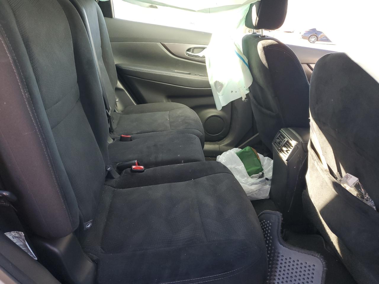 2016 Nissan Rogue - Image 12