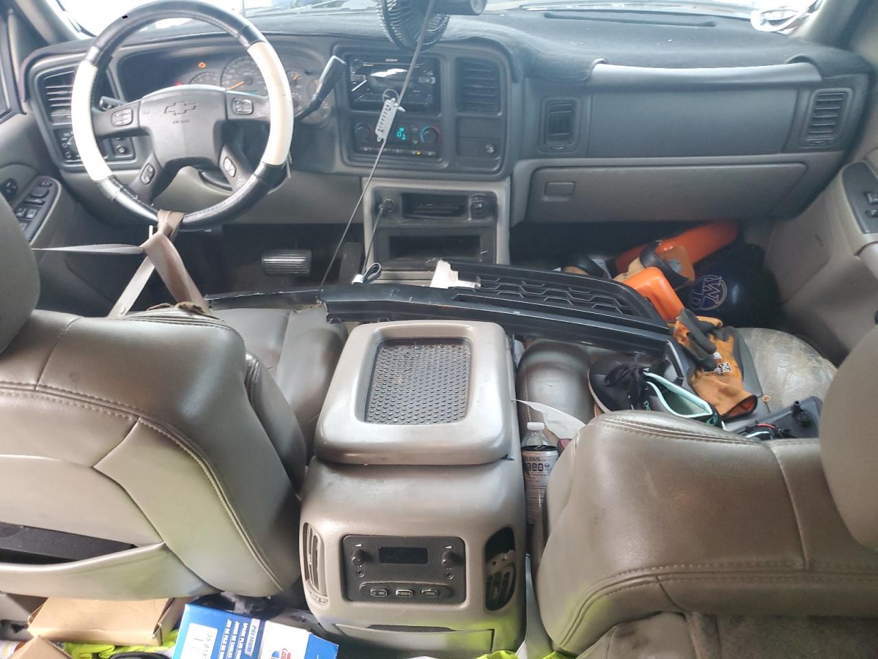 2005 Chevrolet Avalanche - Image 8