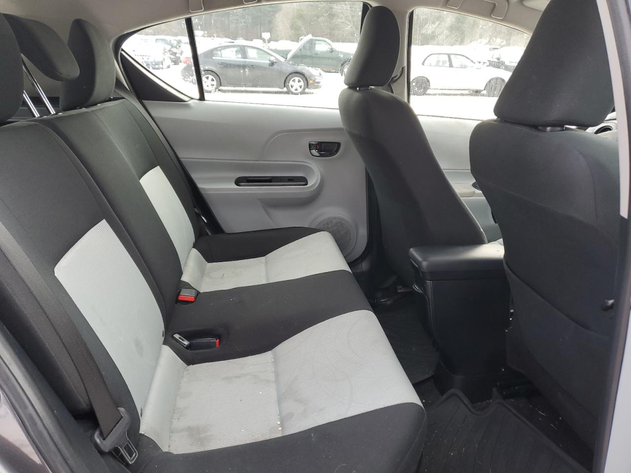 2013 Toyota Prius - Image 10