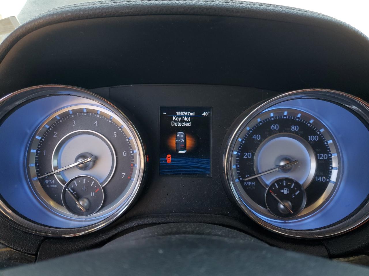 2014 Chrysler 300 - Image 9