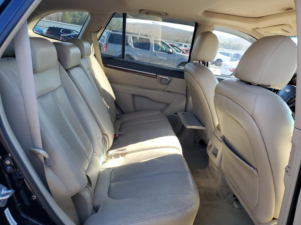 2009 Hyundai Santa Fe - Image 11