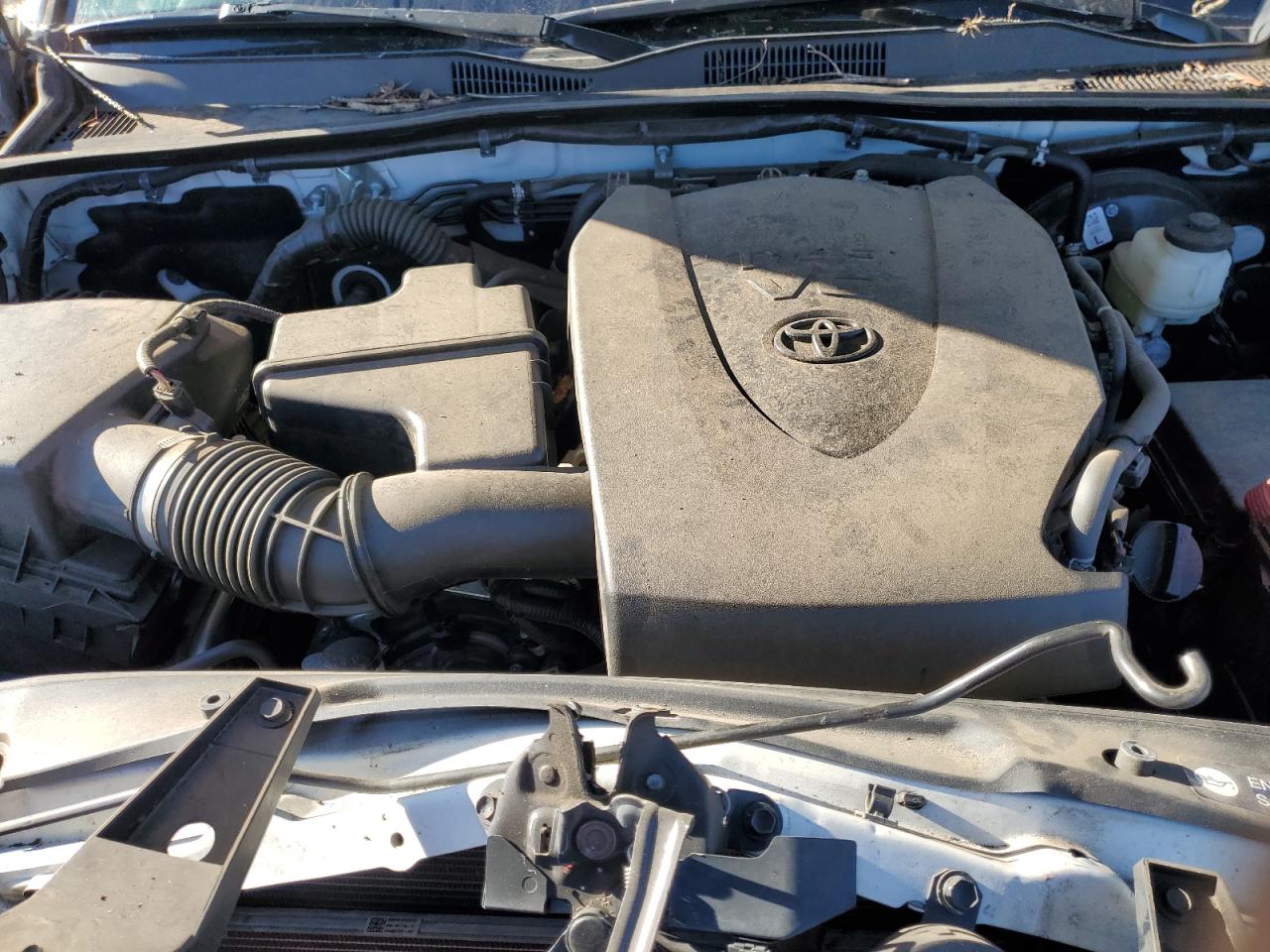 2019 Toyota Tacoma - Image 11