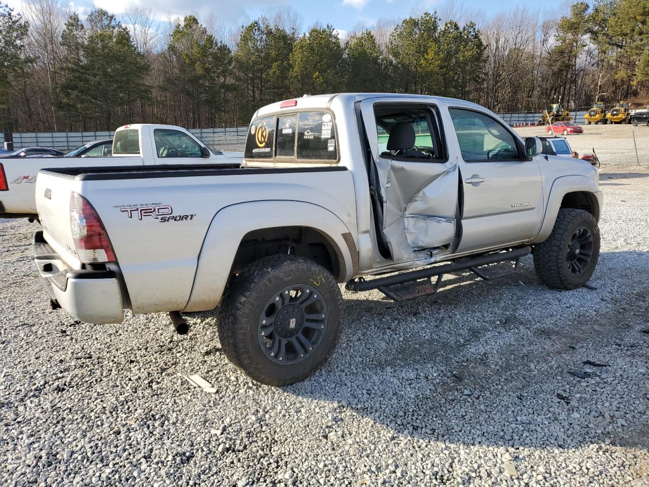 2010 Toyota Tacoma - Image 3