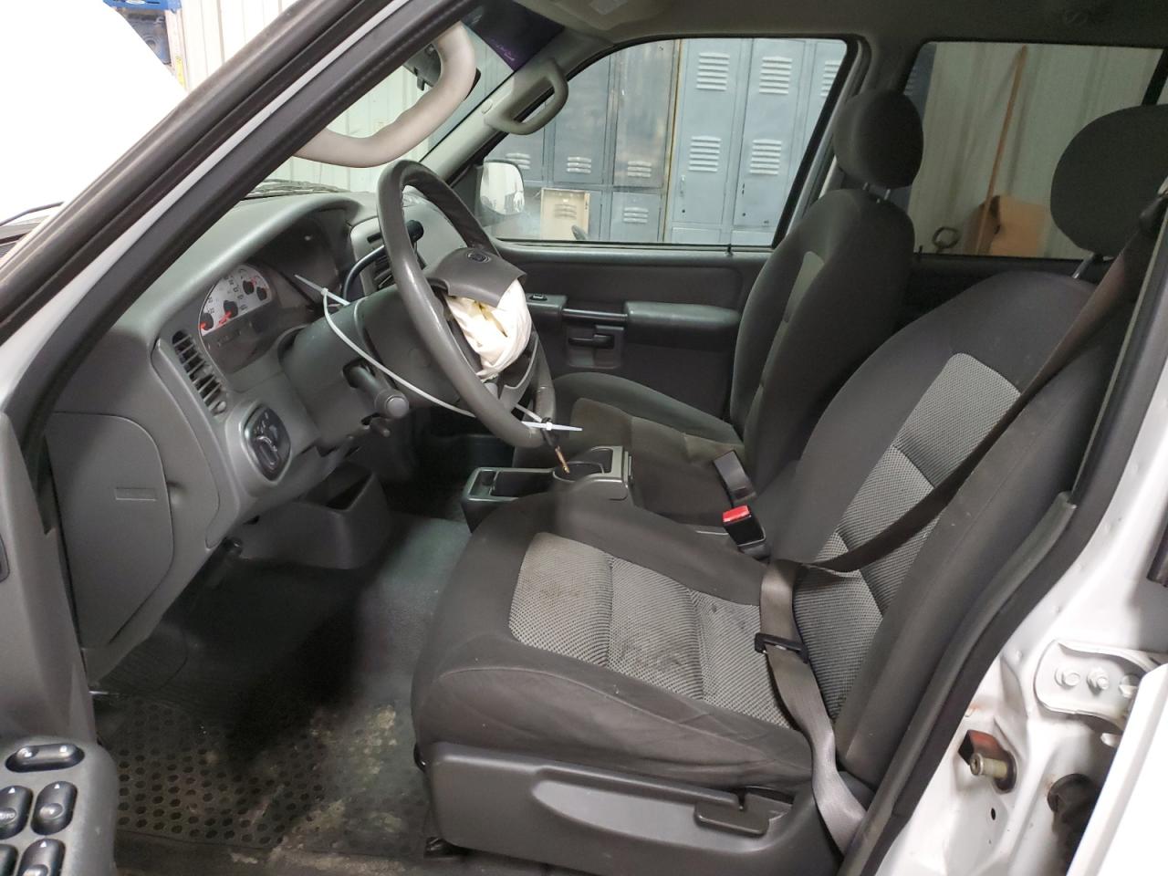 2004 Ford Explorer - Image 7