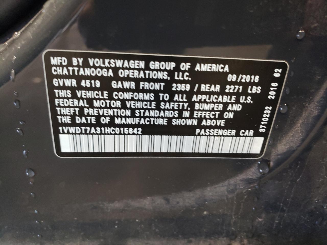 2017 Volkswagen Passat - Image 13