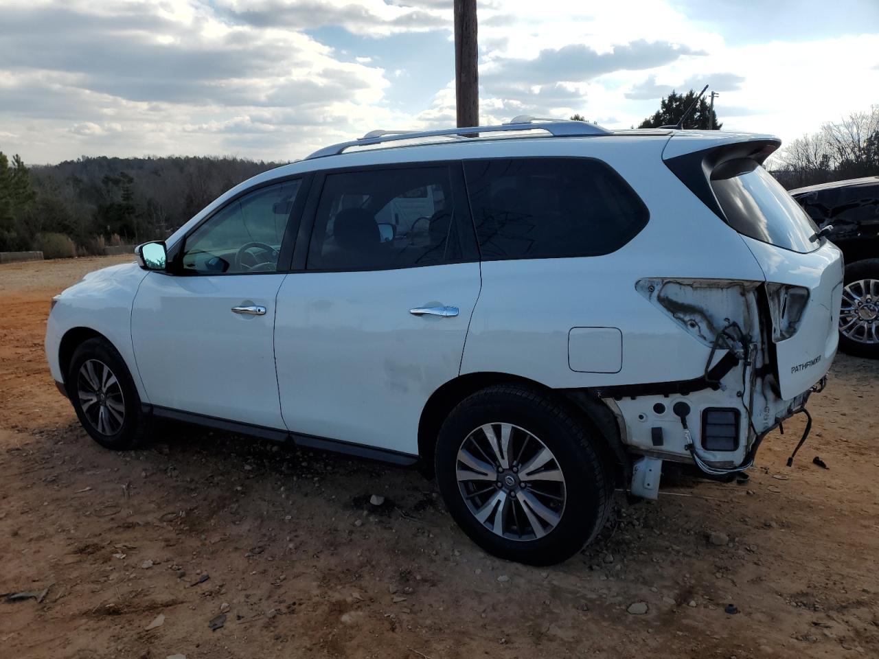 2017 Nissan Pathfinder - Image 2