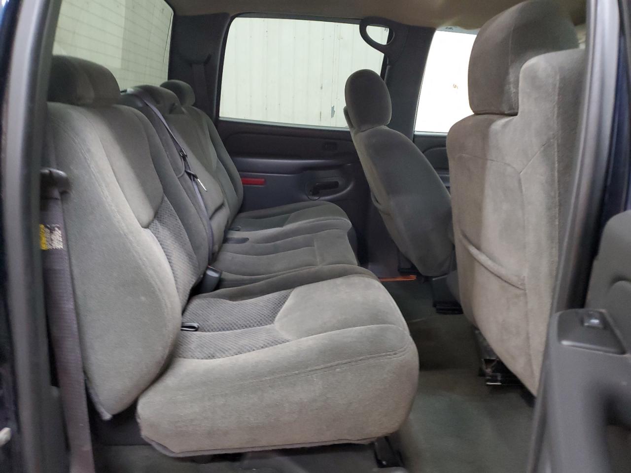 2005 Chevrolet Silverado - Image 10