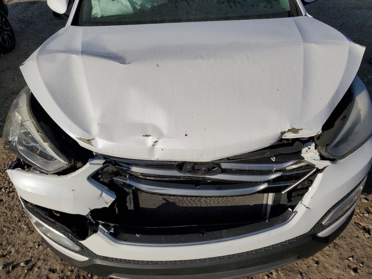 2016 Hyundai Santa Fe - Image 11