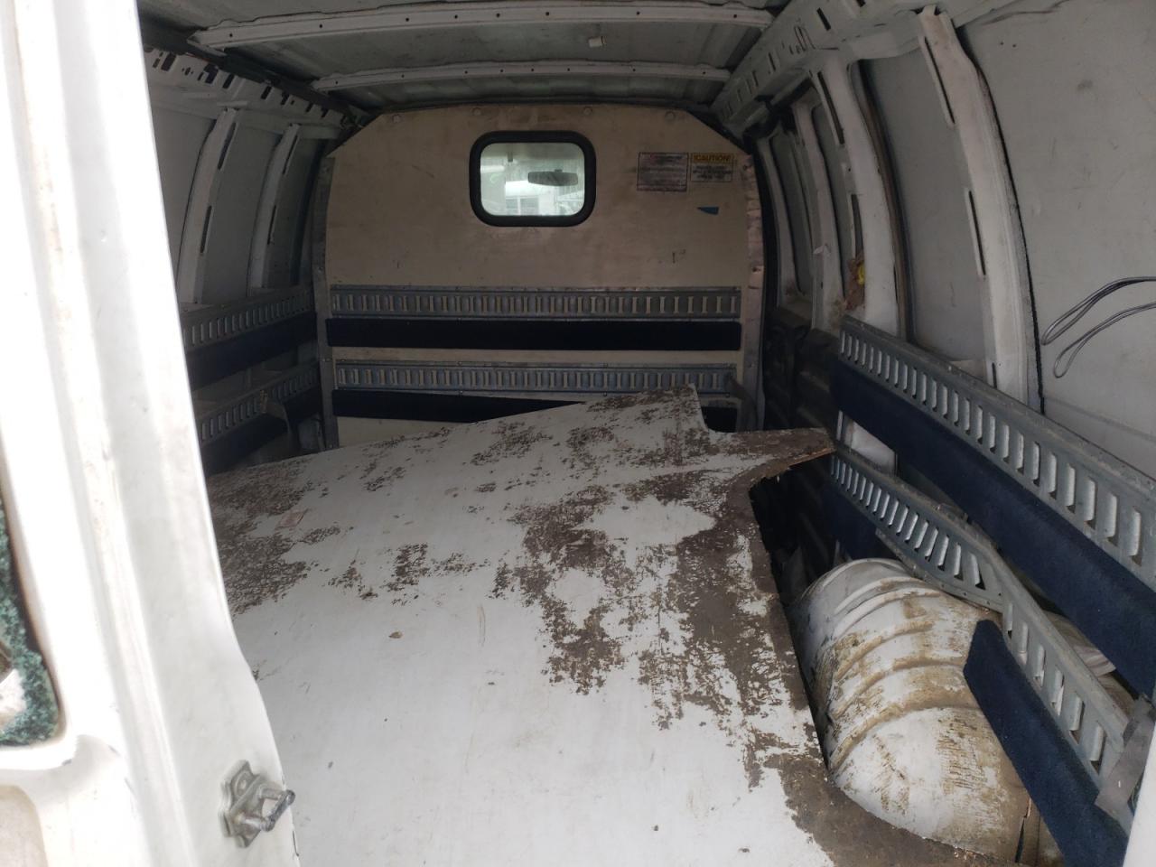 2014 Chevrolet Express - Image 10