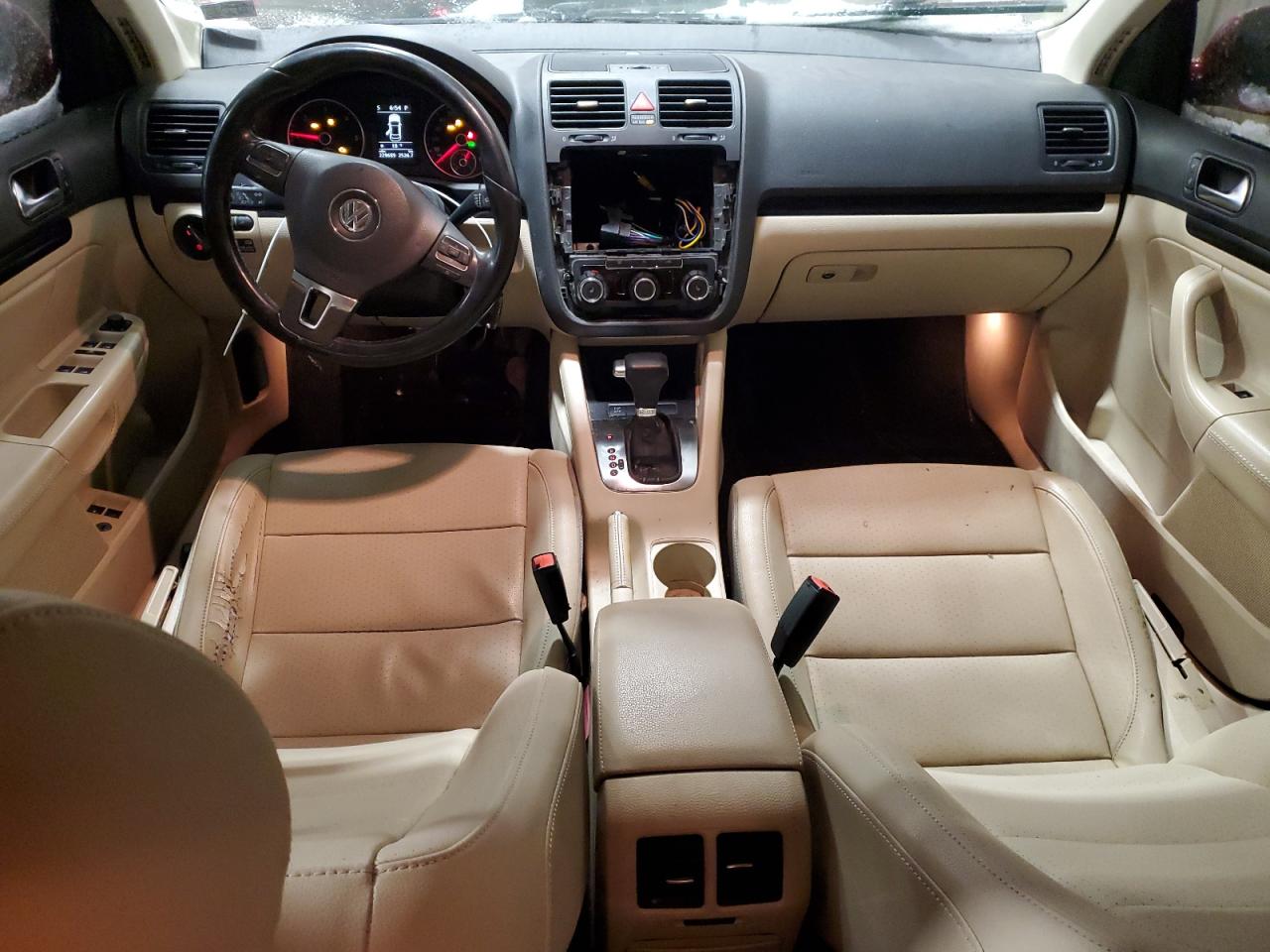 2010 Volkswagen Jetta - Image 8