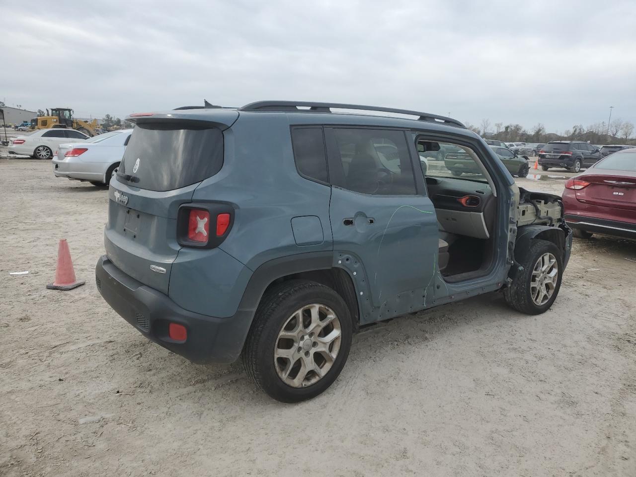 VIN ZACCJABB5HPF87736 2017 JEEP RENEGADE no.3