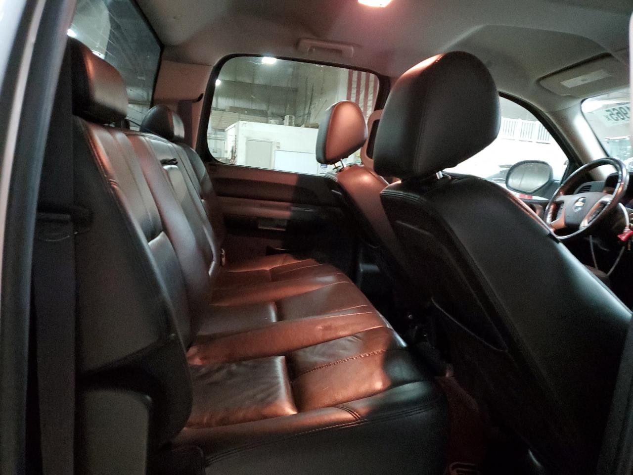 2011 Chevrolet Silverado - Image 10