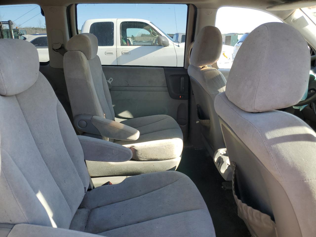 2008 Kia Sedona - Image 11