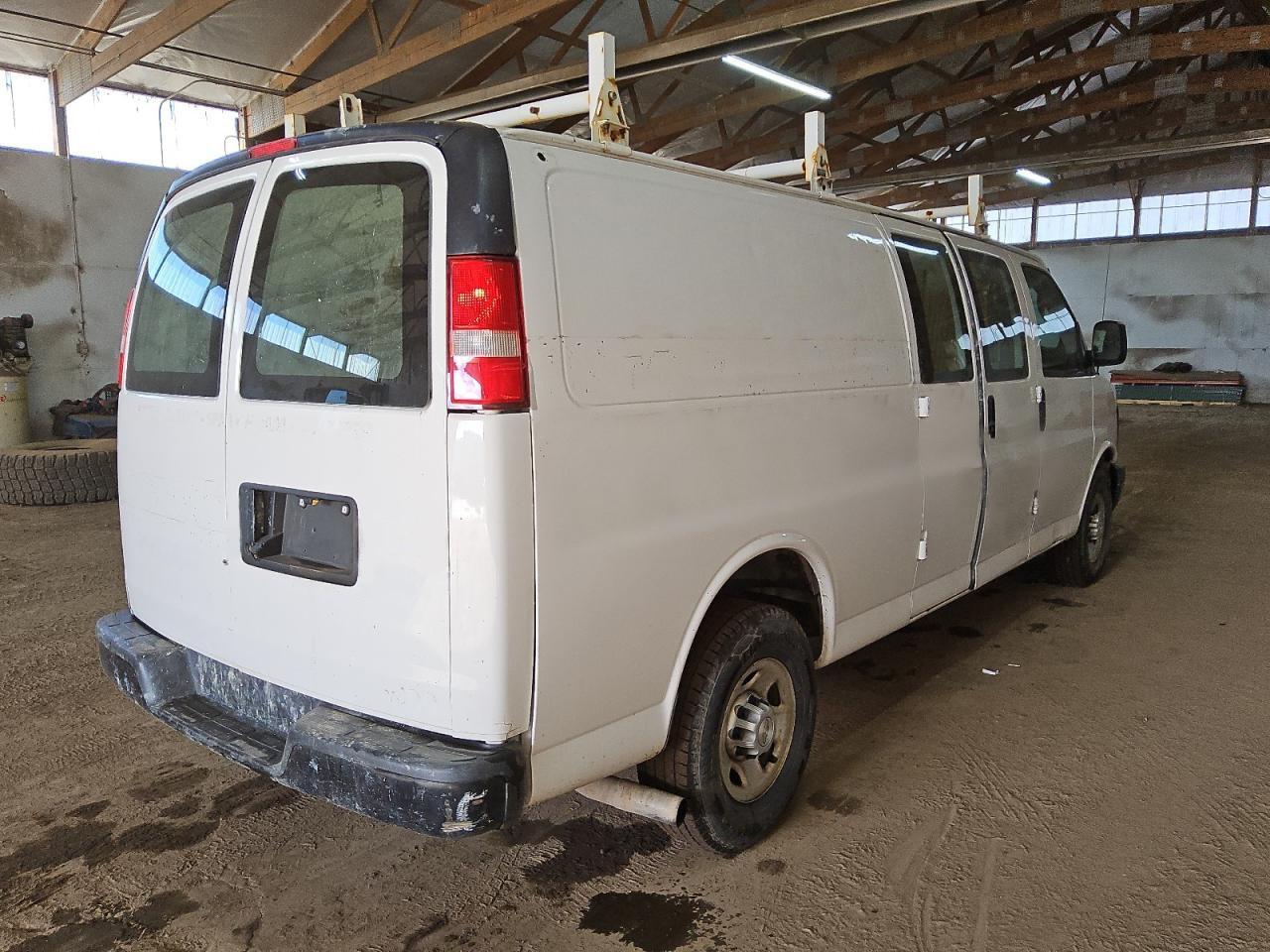 VIN 1GCWGBFG1H1324487 2017 CHEVROLET EXPRESS no.3