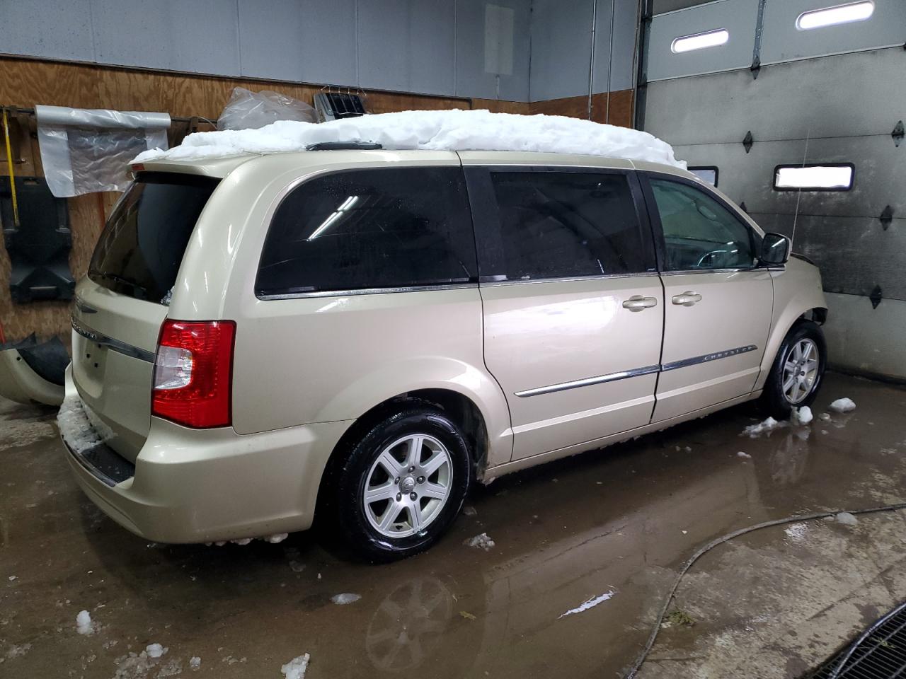 2011 Chrysler Town & Country - Image 3