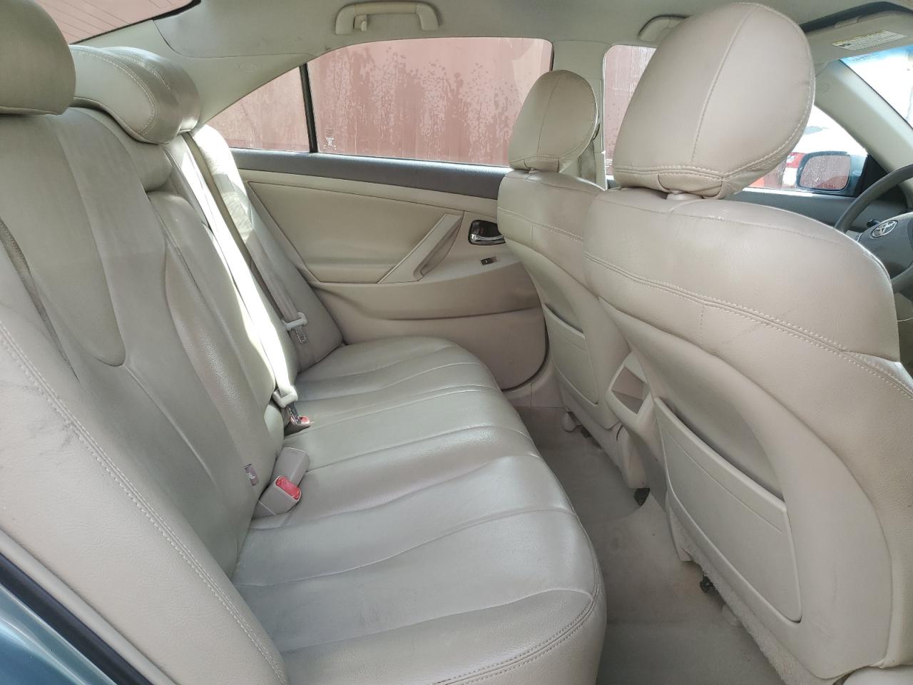 2011 Toyota Camry - Image 10