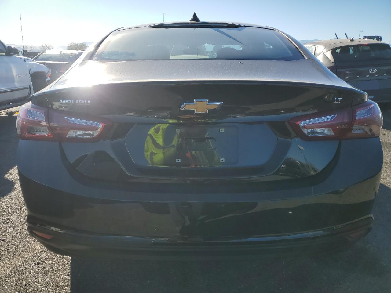 2022 Chevrolet Malibu - Image 6