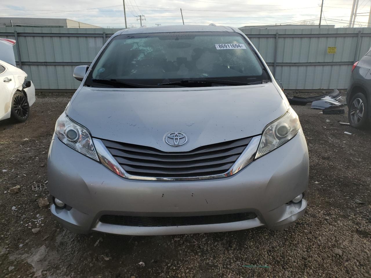 2011 Toyota Sienna - Image 5