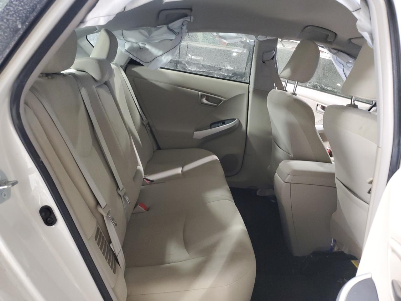 2015 Toyota Prius - Image 11