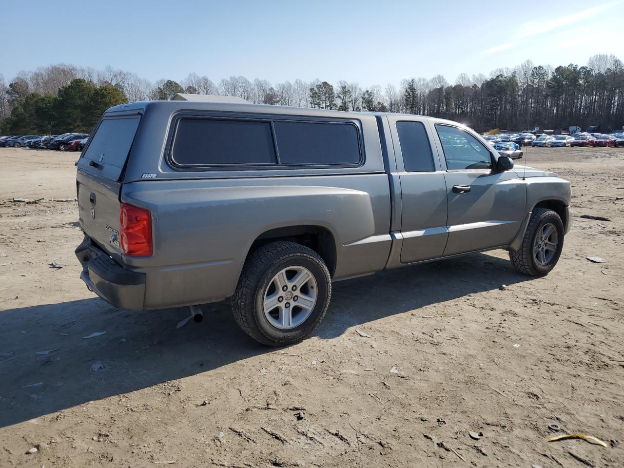 2011 Dodge Dakota - Image 3