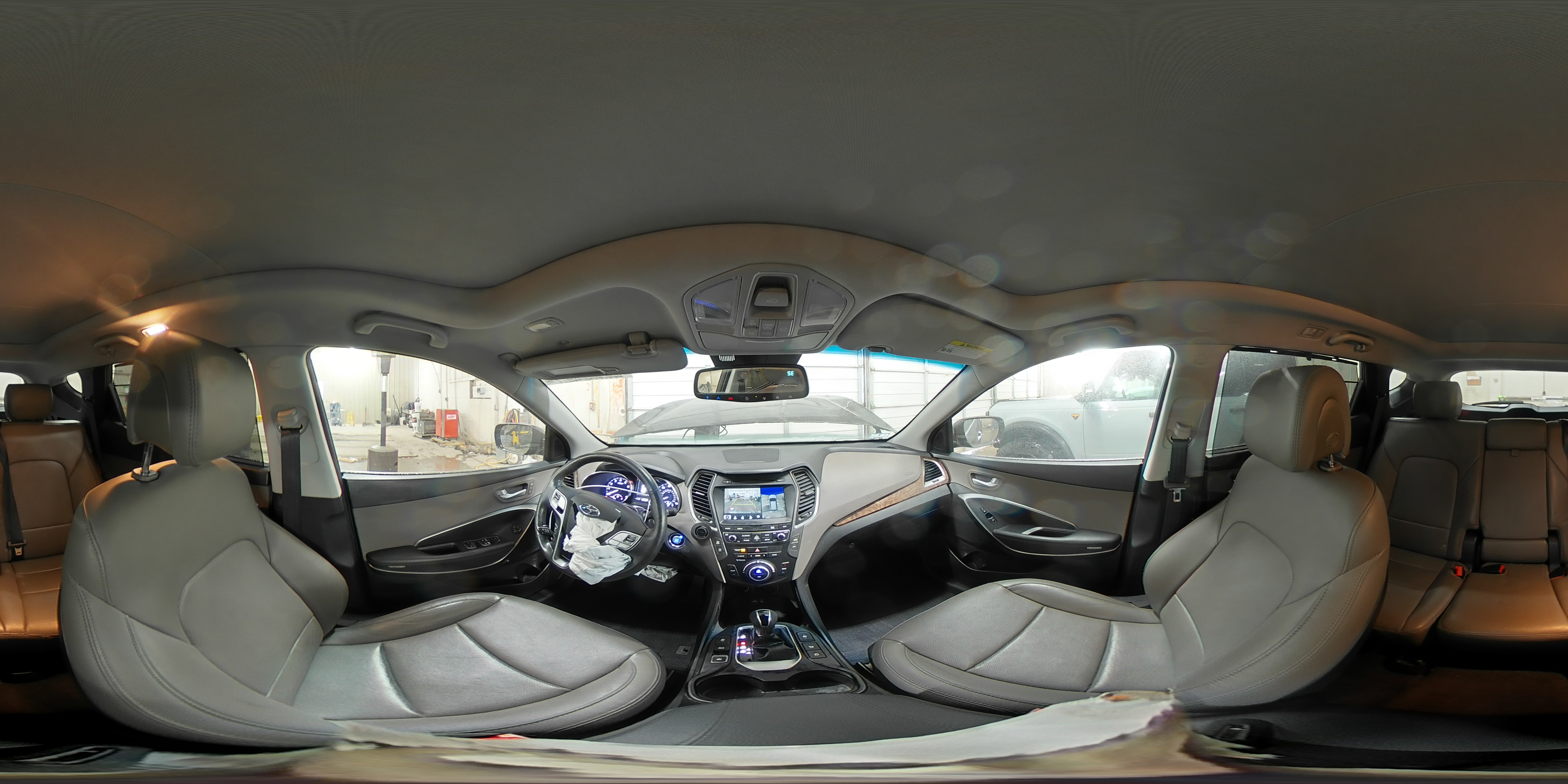 2018 Hyundai Santa Fe - Image 16