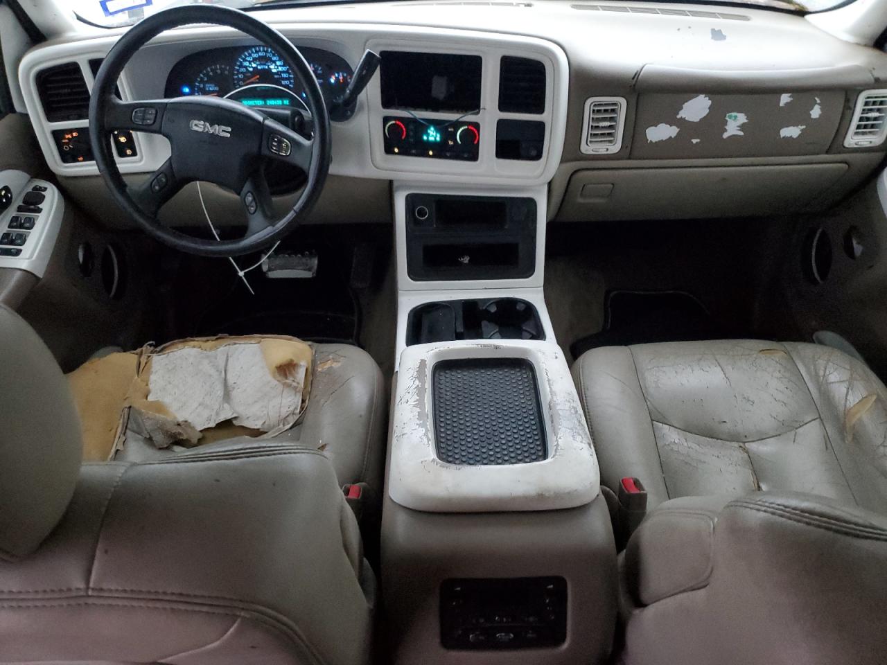 2004 GMC Yukon - Image 8