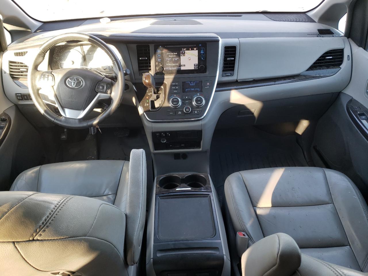 2015 Toyota Sienna - Image 8