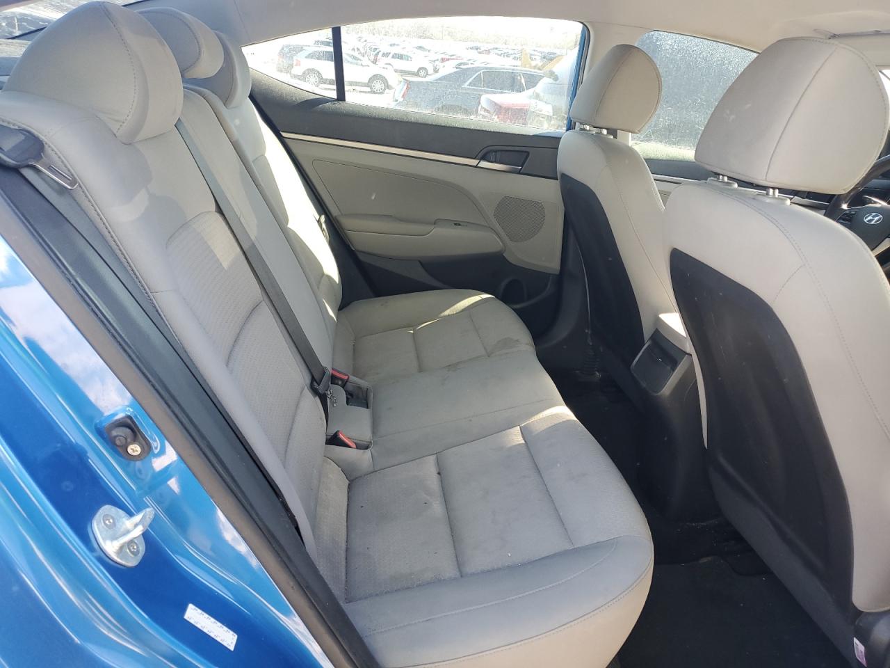 2017 Hyundai Elantra - Image 10