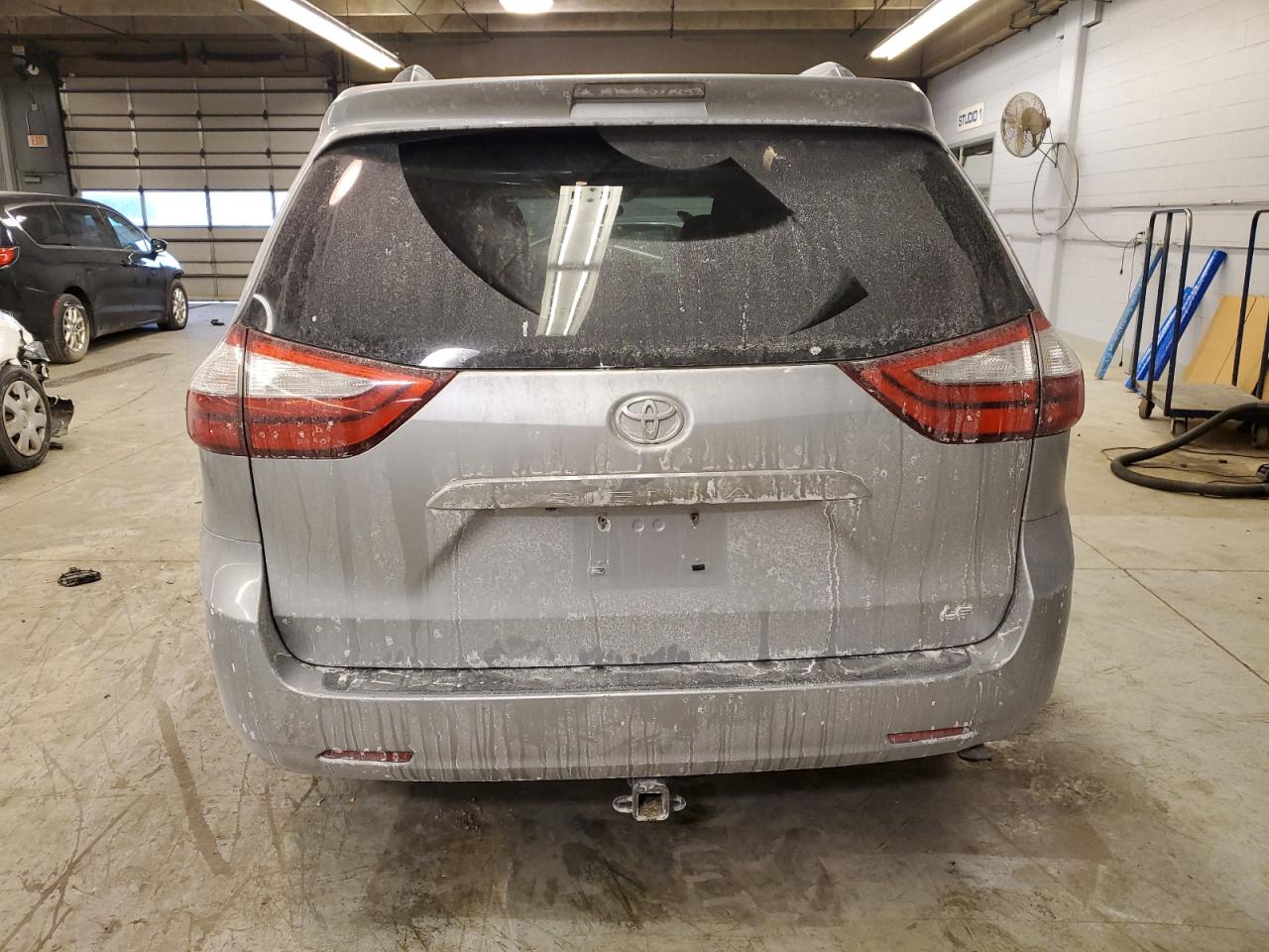 2015 Toyota Sienna - Image 6