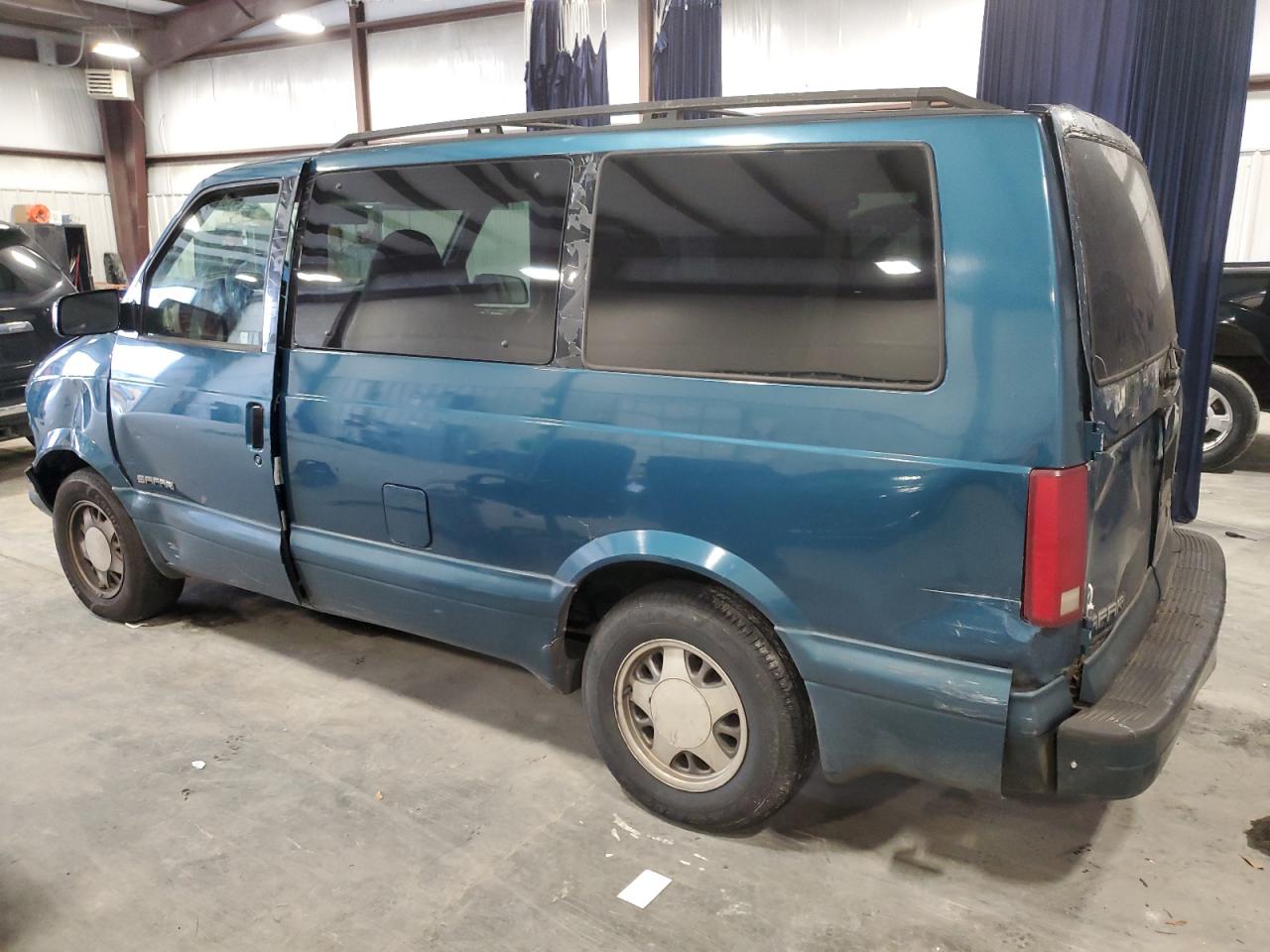 2000 GMC Safari - Image 2