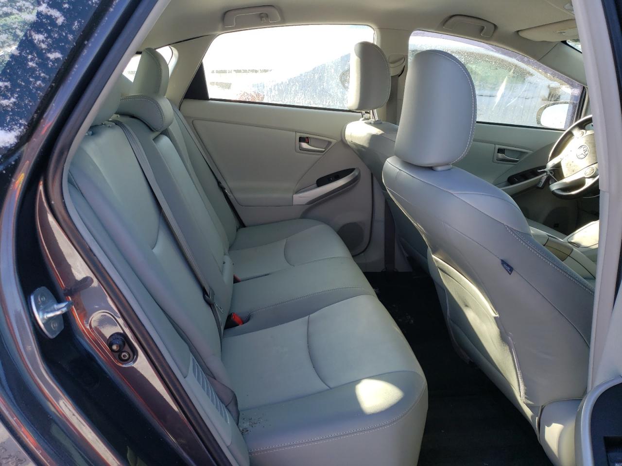 2013 Toyota Prius - Image 10