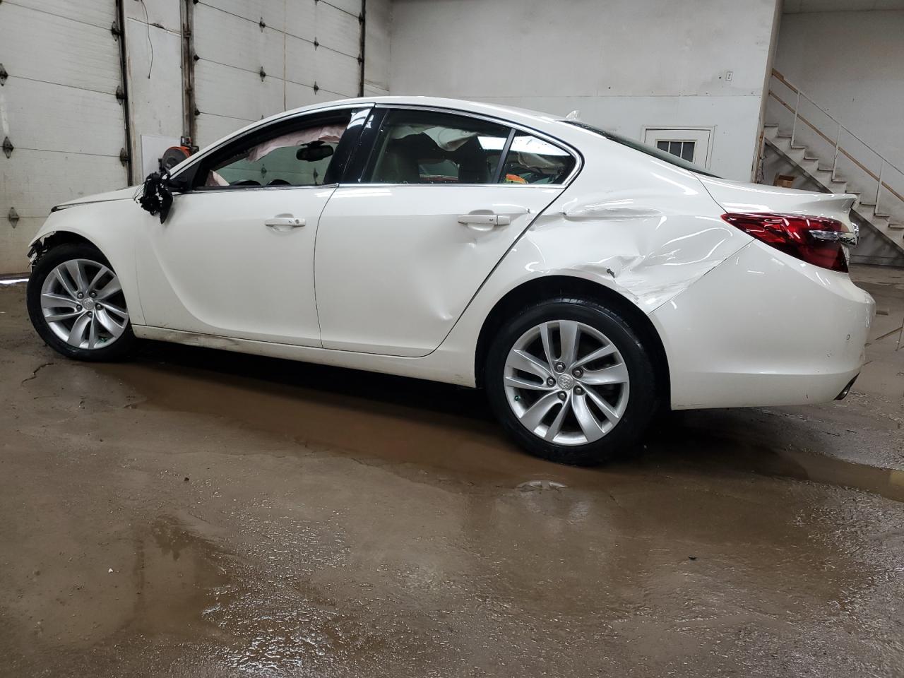 2015 Buick Regal - Image 2