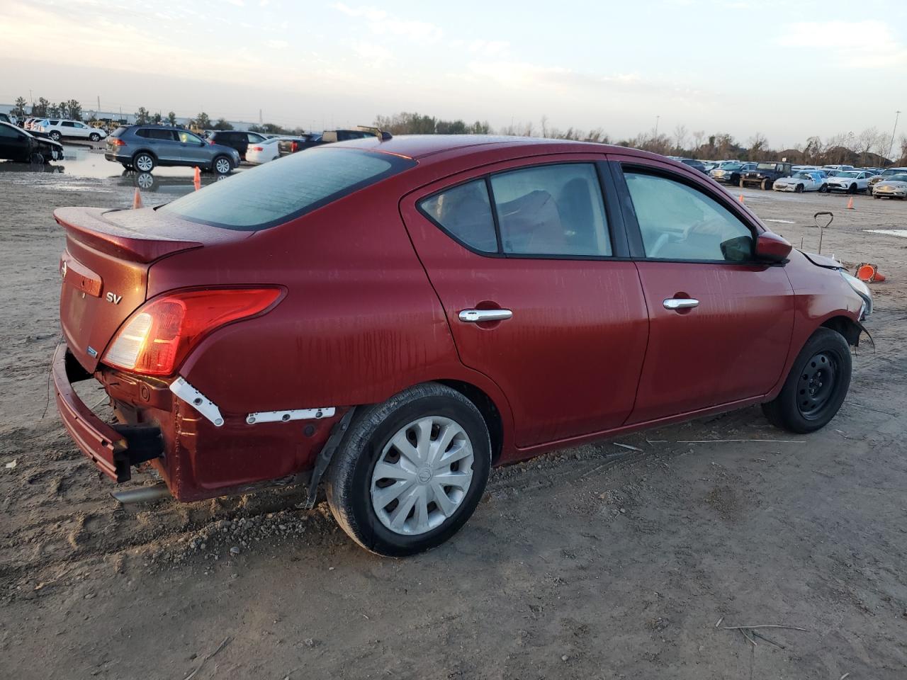 2015 Nissan Versa - Image 3