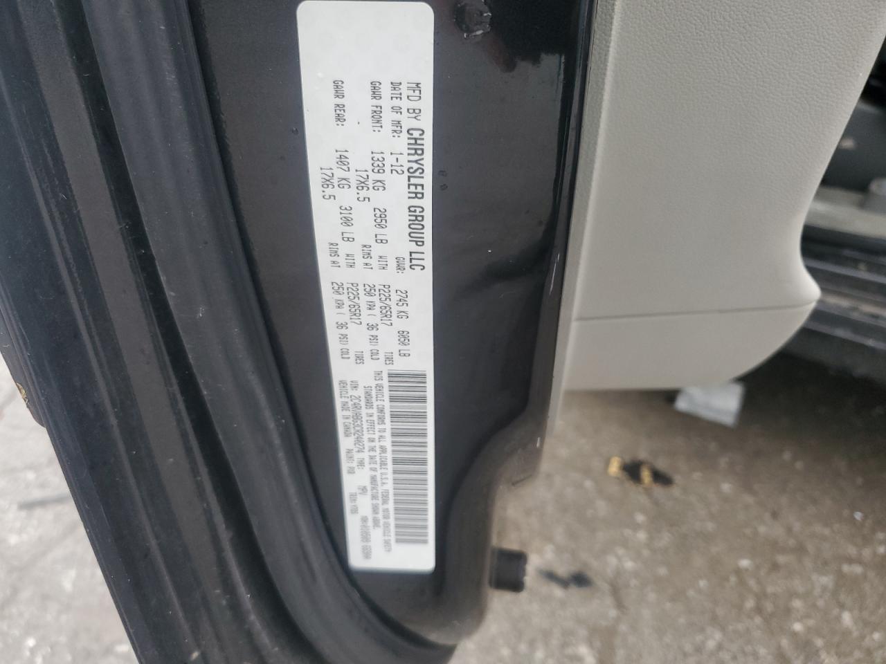 2012 Volkswagen Routan - Image 13