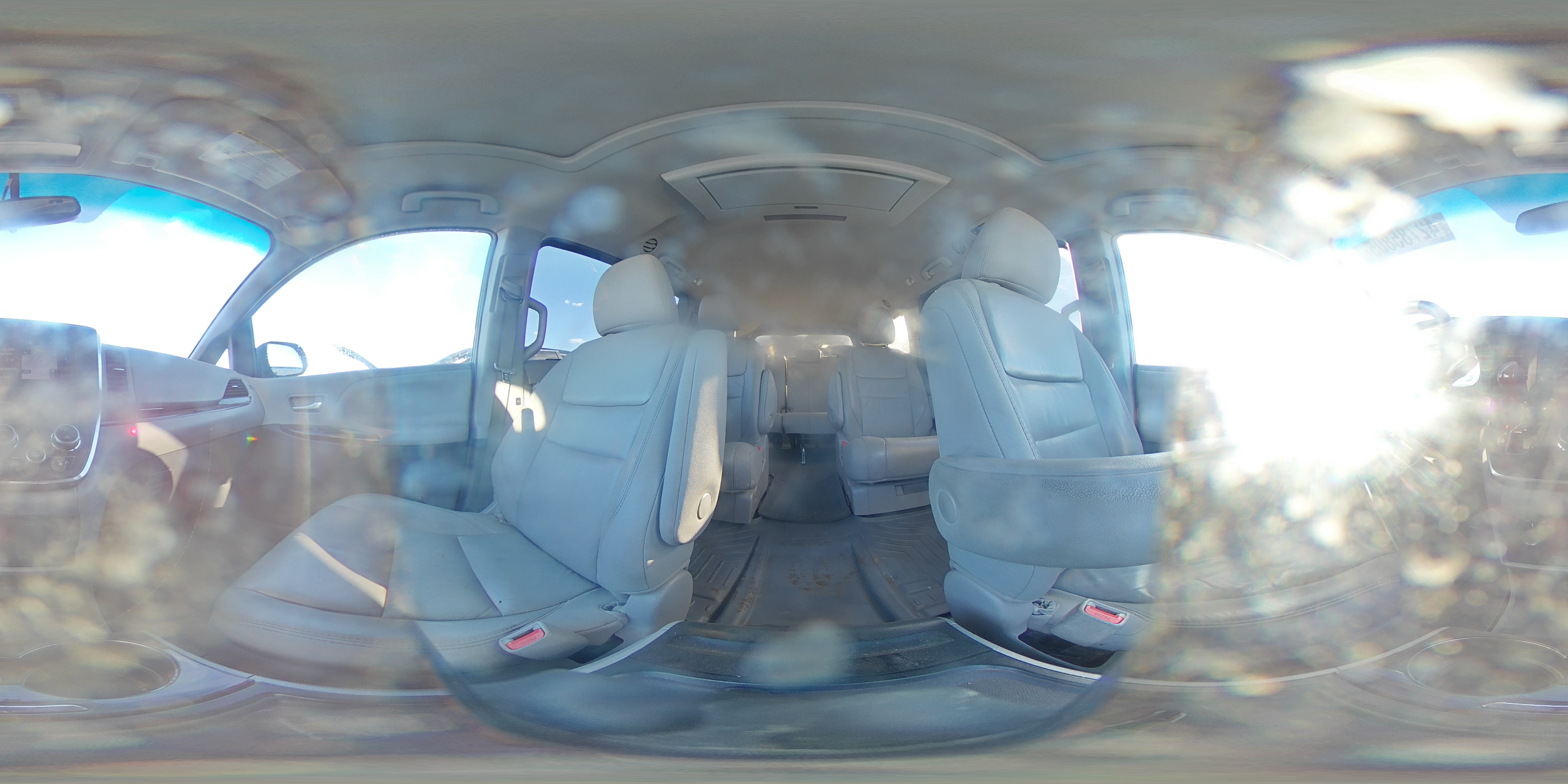 2015 Toyota Sienna - Image 16