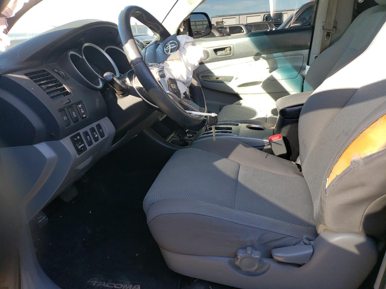 2015 Toyota Tacoma - Image 7