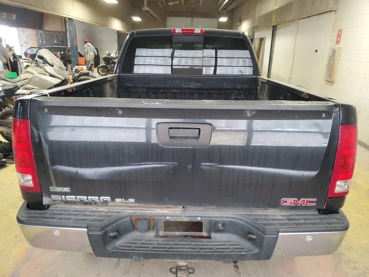 2009 GMC Sierra - Image 10