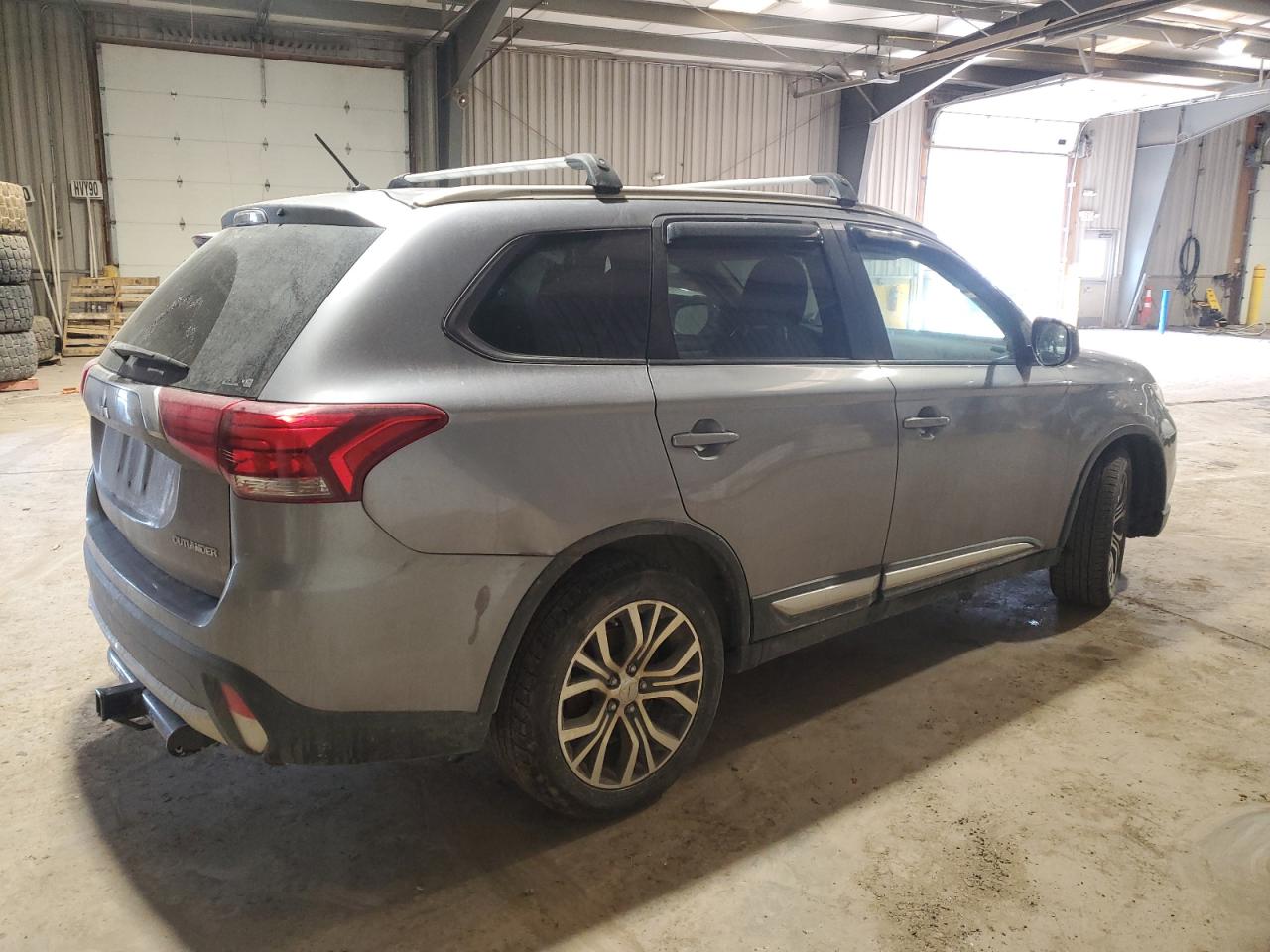 2016 Mitsubishi Outlander - Image 3